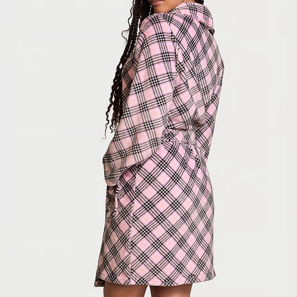 Victoria’s Secret Short Cozy Robe - Picture 2 of 6